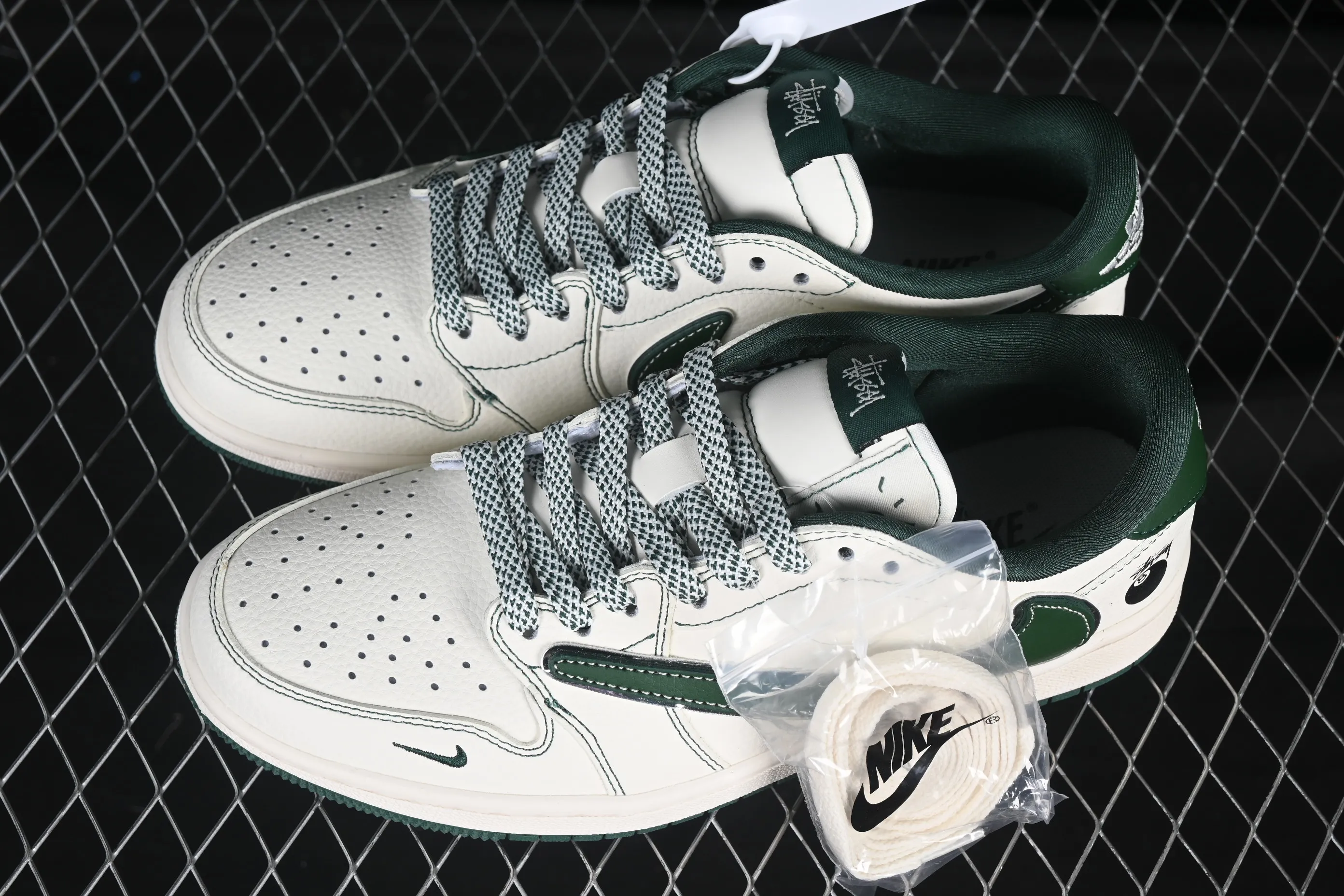 All categories Air Jordan Jordan series basketball shoes Air Jordan 1 Low High-end customized low-top sneakers Travis Scott x Fragment Design x Air Jordan 1 Low OG SP AJ1 Joe 1 Stussi joint beige black 8 low-top cultural casual sneakers ZH2598-243